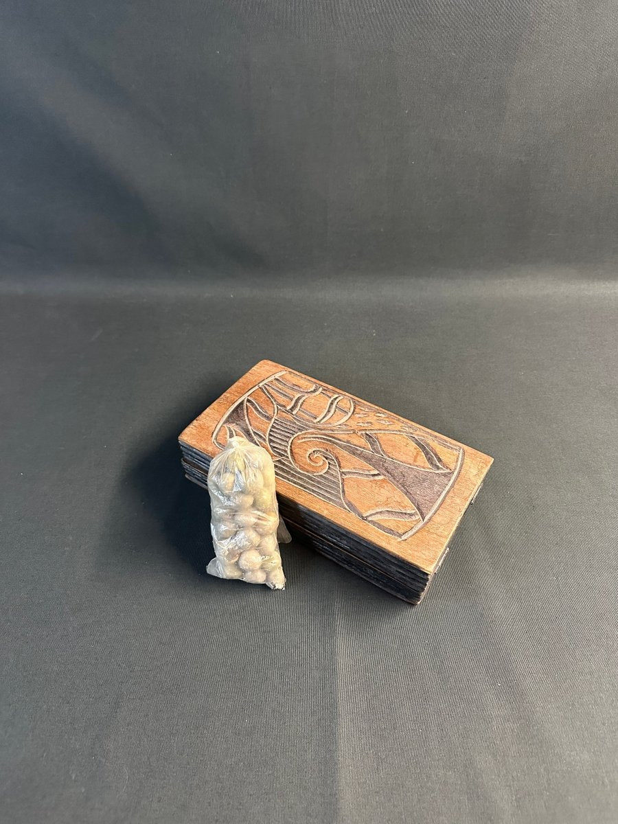 Jeu africain Awalé en bois à motif végétal -