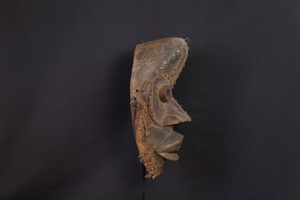 Masque Dan à surface cloutée et bouche ouverte -