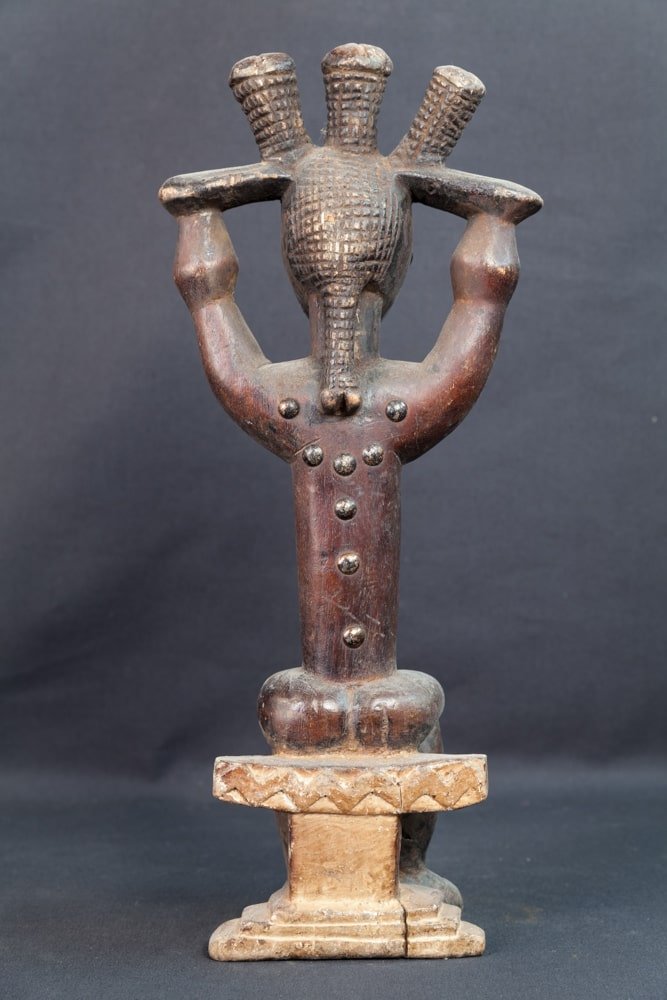 Statue Lobi assise cloutée à coiffe - tabouret -