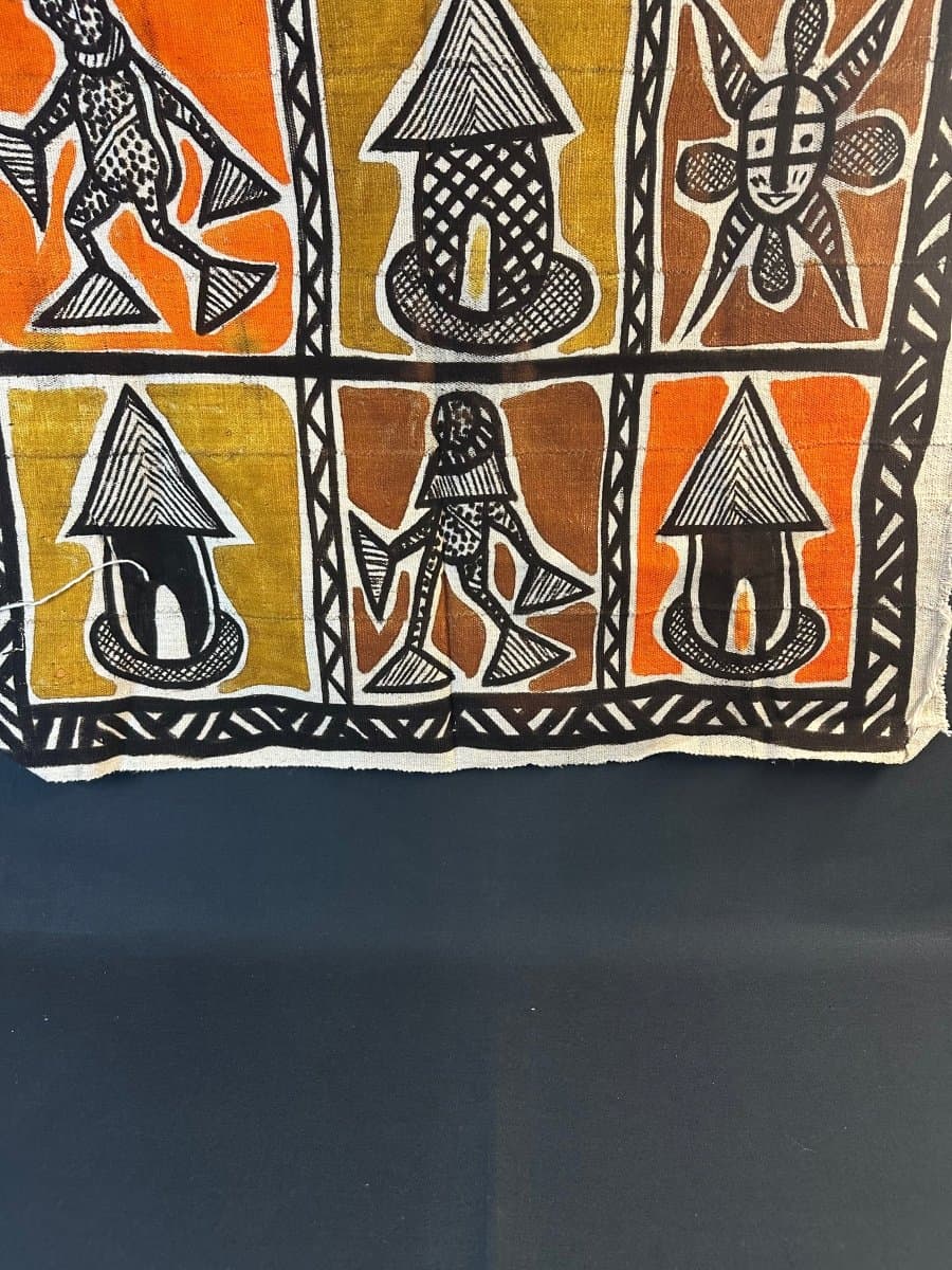 Batik africain motif de figures humaines et architecturales - 
