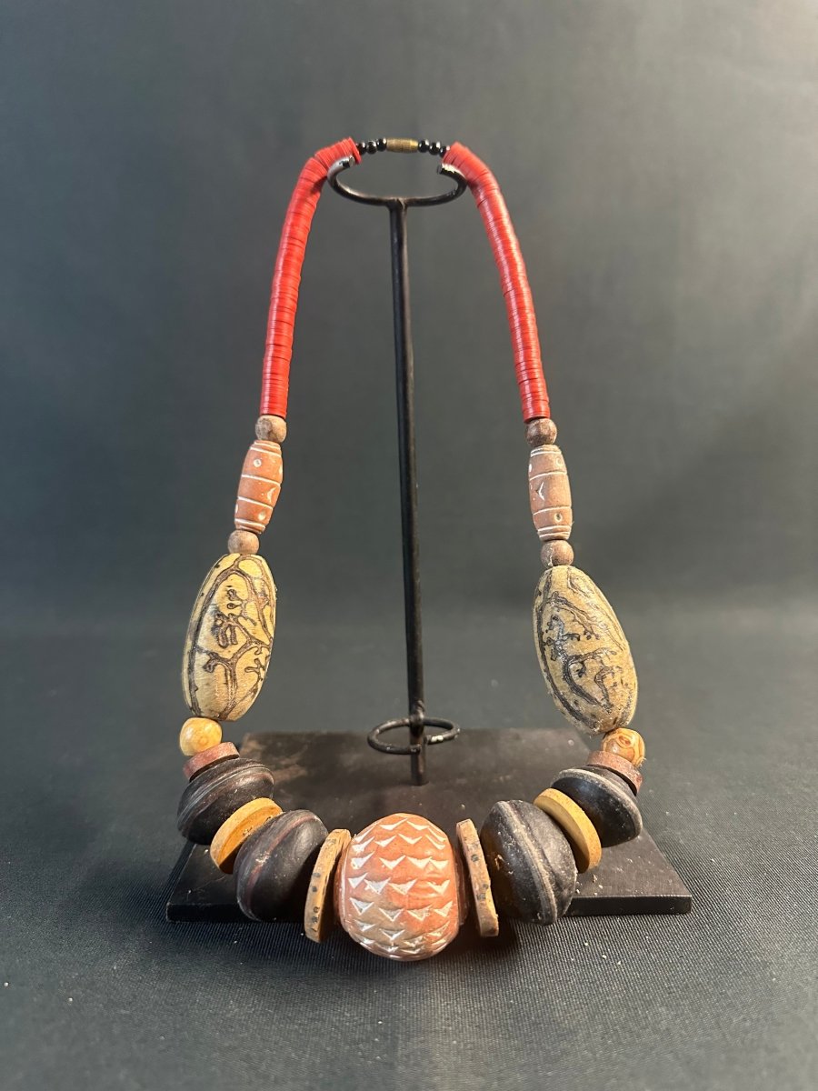 Collier africain avec perles décorées et motifs géométriques - 