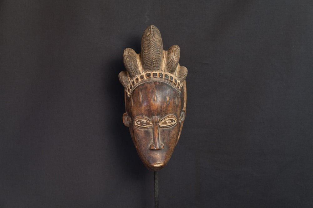 Masque Baoulé à coiffe en éventail - 