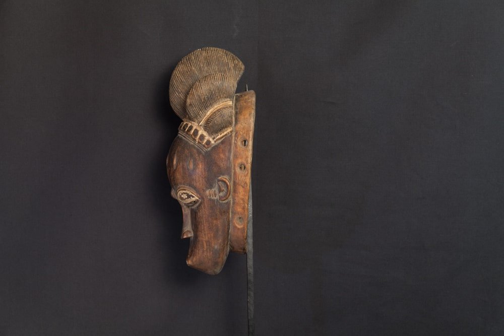Masque Baoulé à coiffe en éventail - 