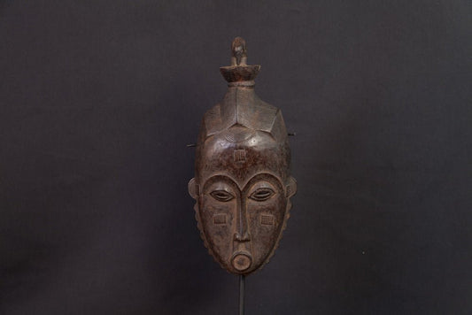 Masque Baoulé rituel à visage ovale et coiffe anthropomorphe - 