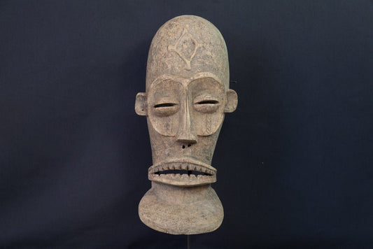 Masque Chokwe à bouche dentée et forme allongée - 
