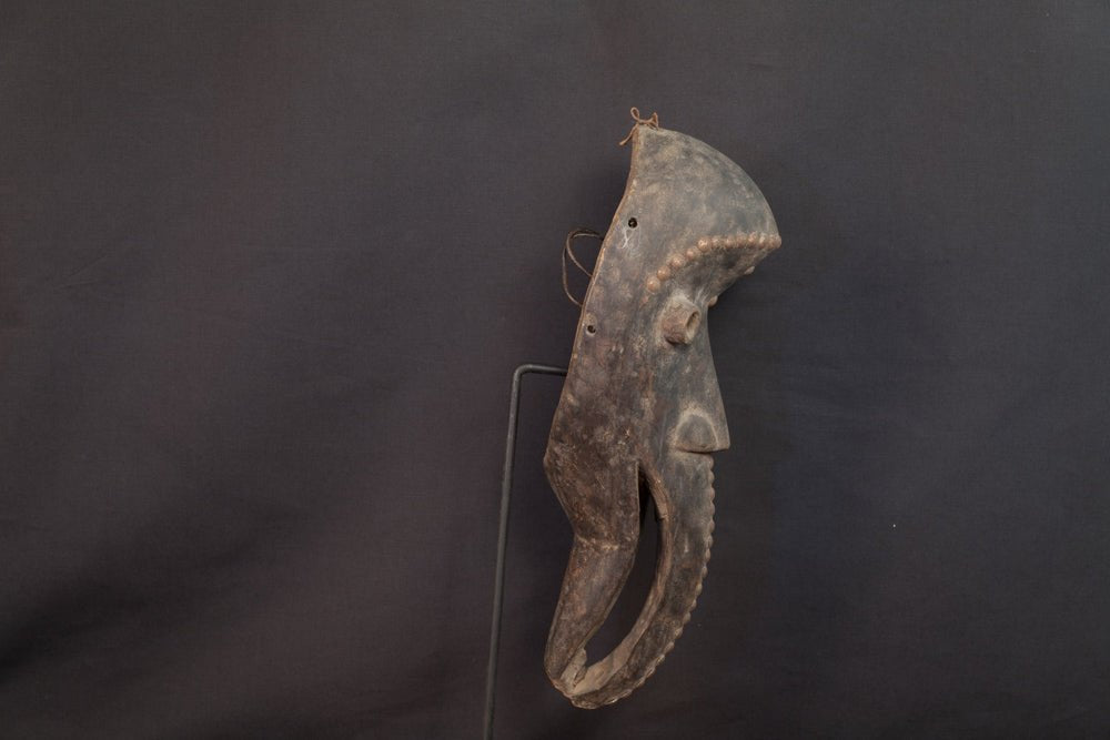 Masque Dan à bec d'oiseau allongé et axe de clous - 