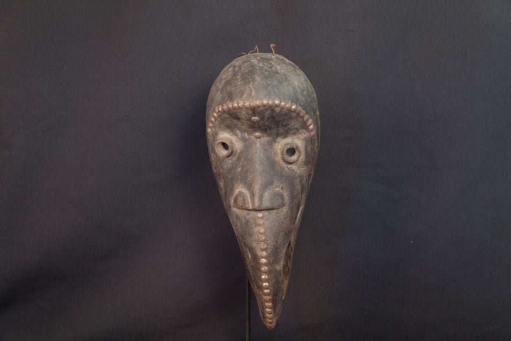 Masque Dan à bec d'oiseau allongé et axe de clous - 