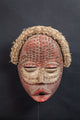 Masque Dan rouge à reliefs faciaux et textile de fibres - 
