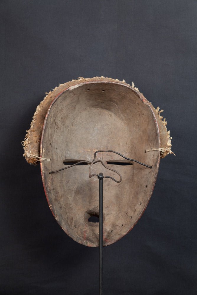 Masque Dan rouge à reliefs faciaux et textile de fibres - 