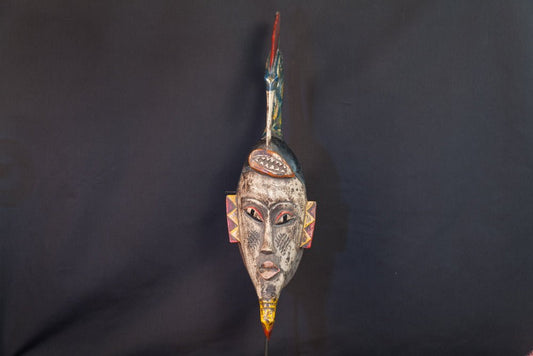Masque Gouro à coiffe d’oiseau et motifs colorés - 