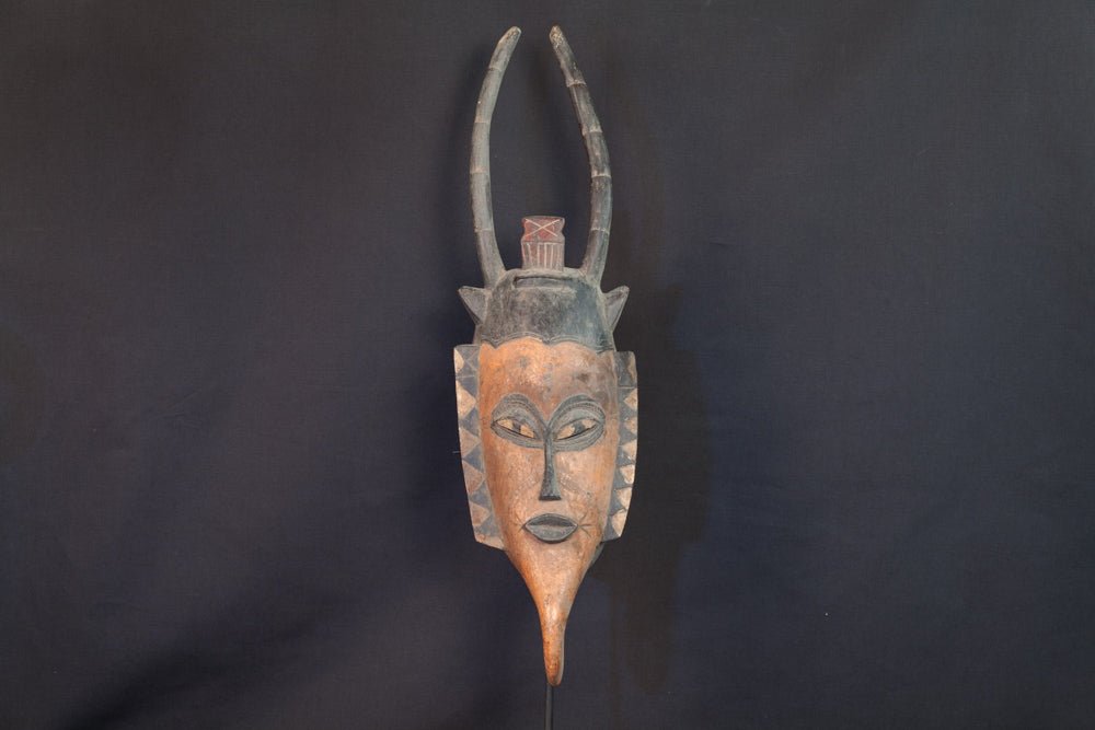 Masque Gouro en bois à coiffe verticale et cornes - 