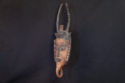 Masque Gouro en bois à coiffe verticale et cornes - 