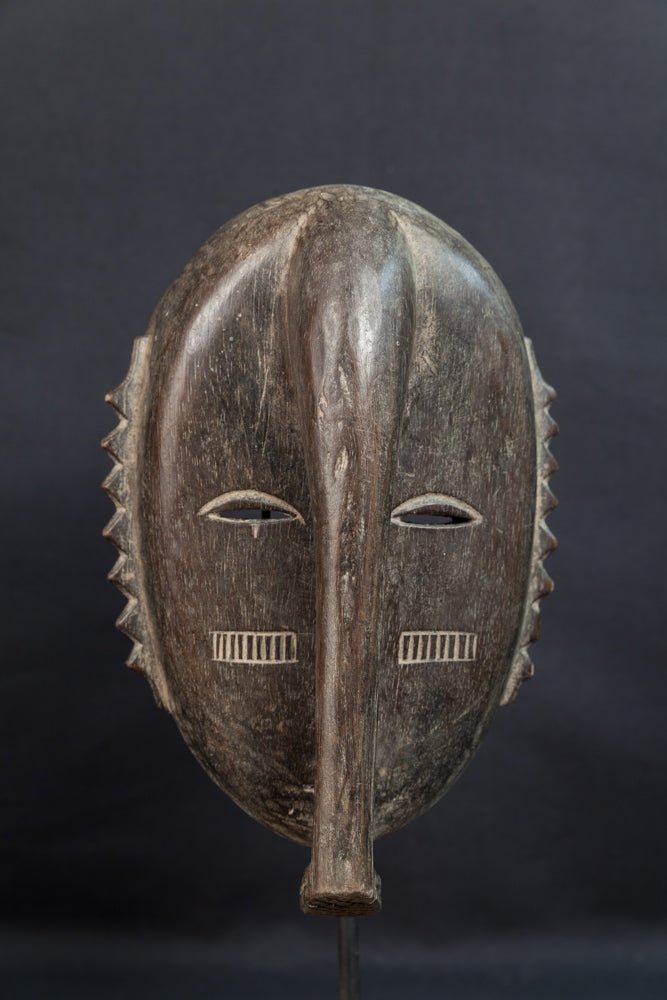 Masque Ligbi à nez sculpté en saillie - 