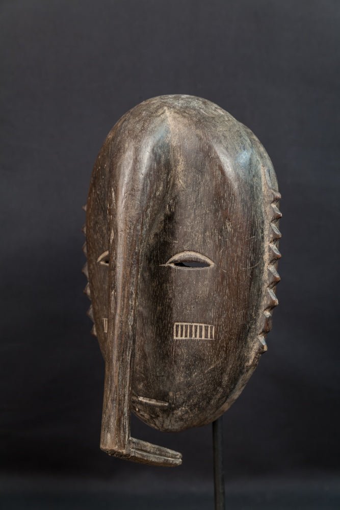 Masque Ligbi à nez sculpté en saillie - 
