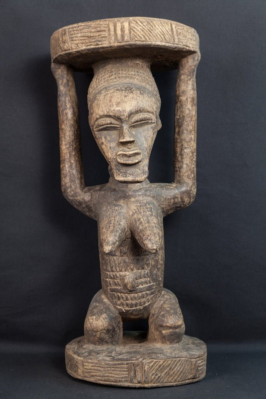 Statue Baoulé féminine assise porte - offrande - 