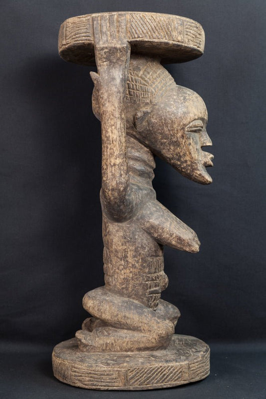 Statue Baoulé féminine assise porte - offrande - 