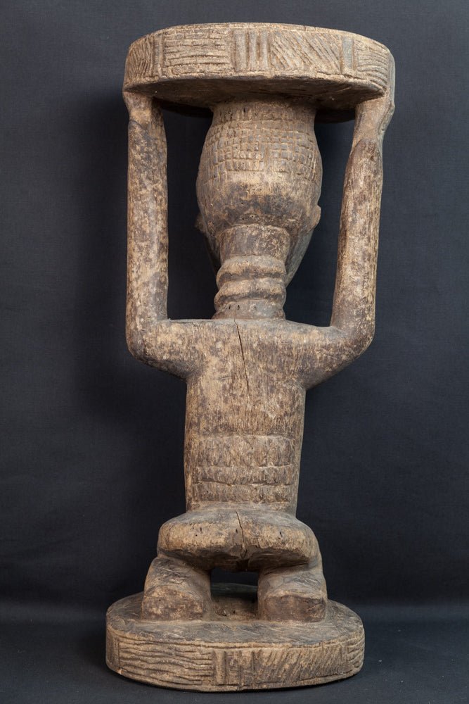 Statue Baoulé féminine assise porte - offrande - 