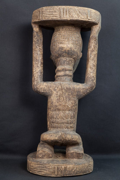 Statue Baoulé féminine assise porte - offrande - 