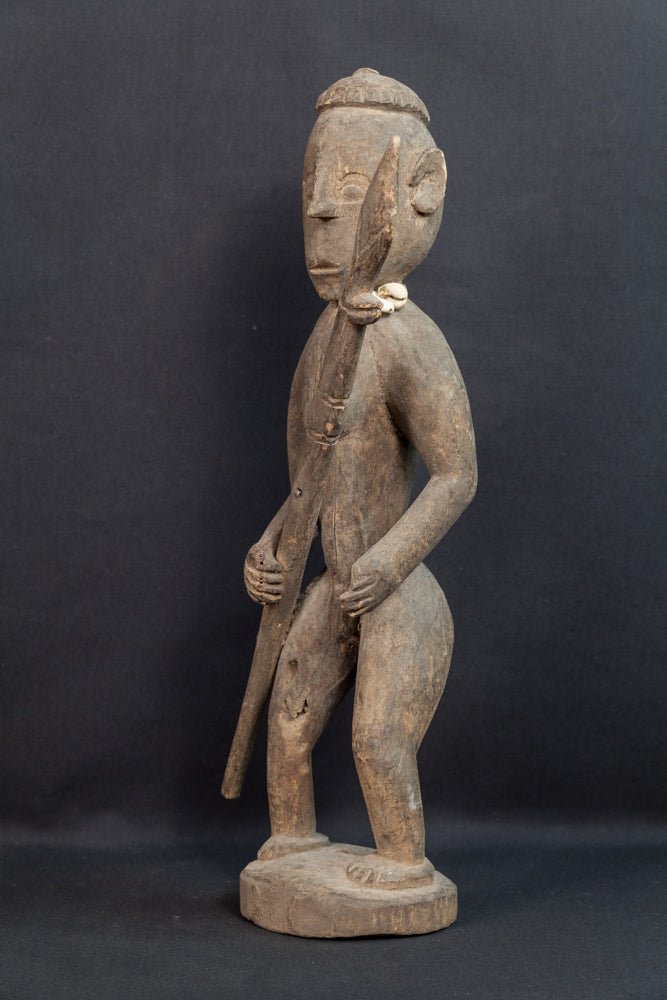 Statue guerrière Mossi avec lance et collier de cauris - 