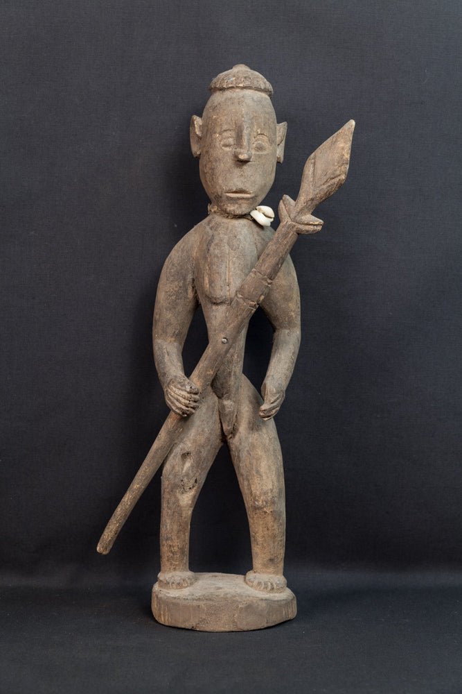 Statue guerrière Mossi avec lance et collier de cauris - 