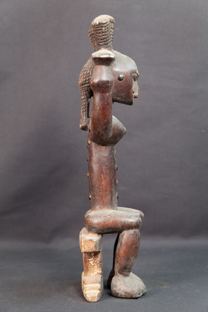 Statue Lobi assise cloutée à coiffe - tabouret - 