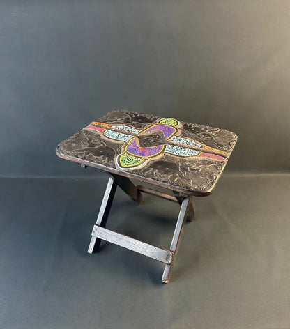 Tabouret africain pliant carré en bois perlé - 