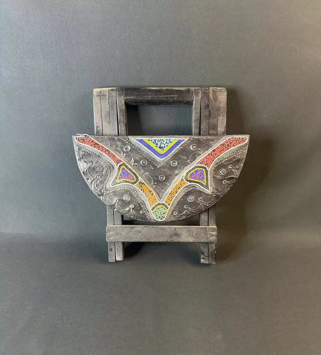 Tabouret africain pliant rond en bois perlé - 