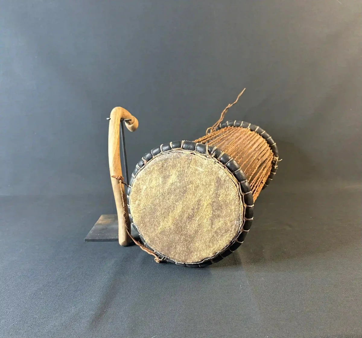 Tambour d’aisselle africain et peau tendue - 