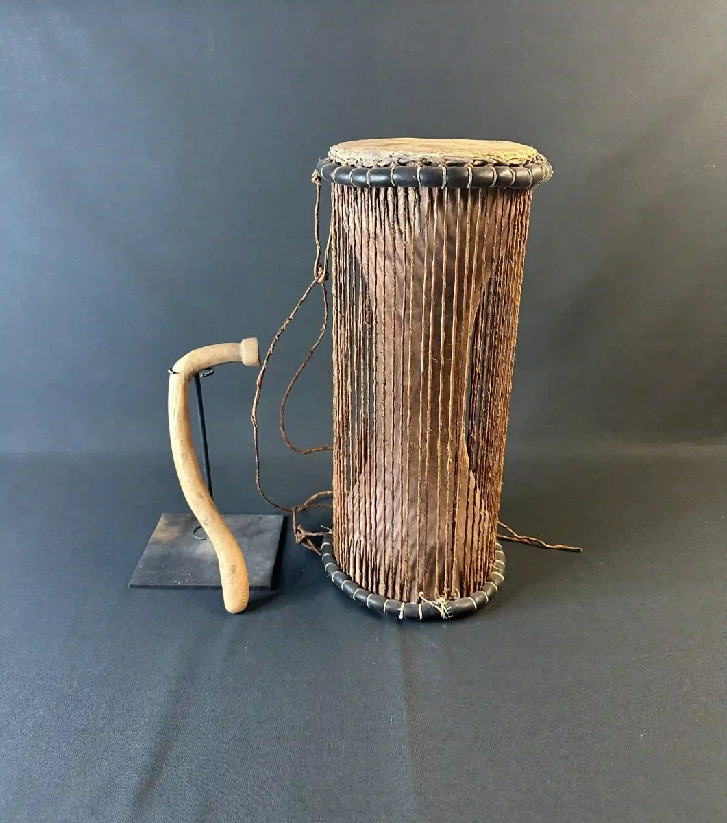 Tambour d’aisselle africain et peau tendue - 